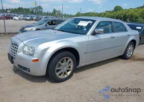 2010 Chrysler 300 Touring/Signature Series z USA, uszkodzony, nr VIN 2C3CK5CV1AH218753